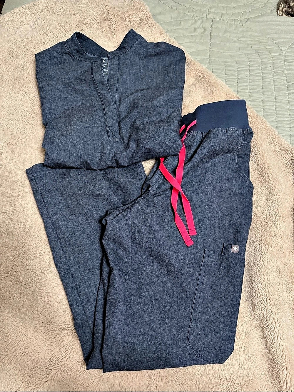 FIGS Scrub Set